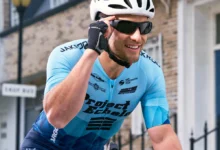 Photochromic Cycling Glasses with Camera