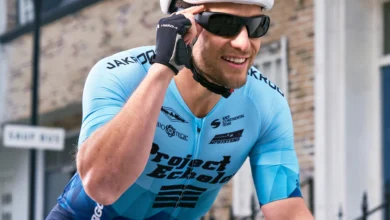 Photochromic Cycling Glasses with Camera